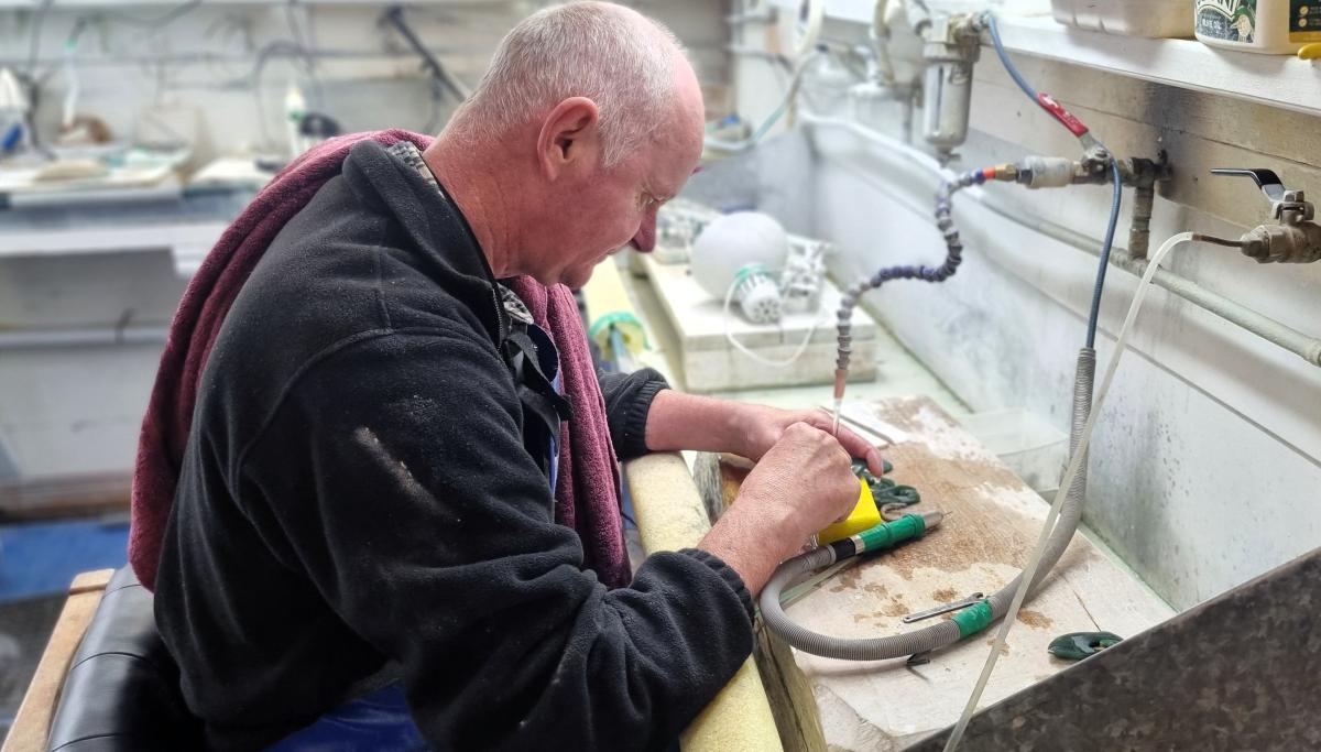 Waewae Pounamu is proudly owned by Ngāti Waewae. Their pieces include both traditional and modern designs, all created by skilled local artists. Image: LEARNZ.