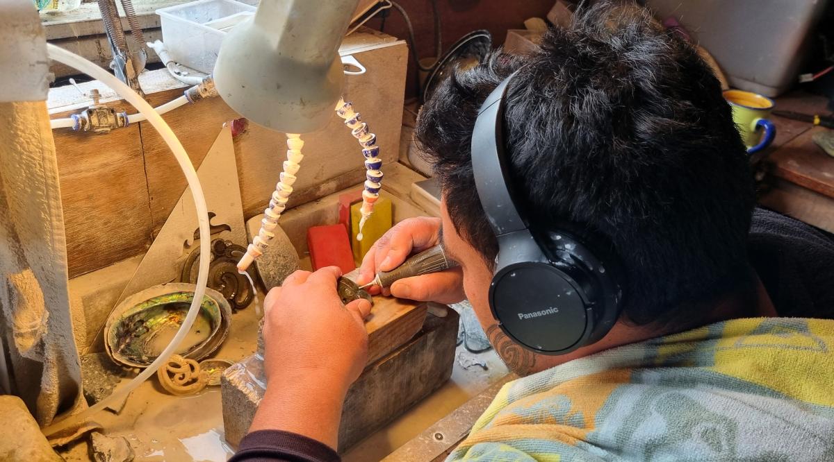 Master carvers, known as tohunga whakairo, use tools and water to carefully shape the stone. Image: LEARNZ.