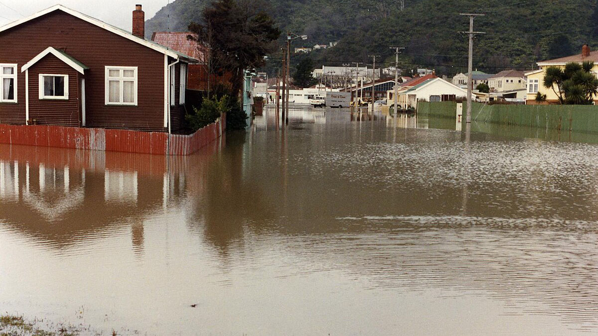 Take your grab bag and pet with you if you must evacuate during a flood. Image: Creative commons.