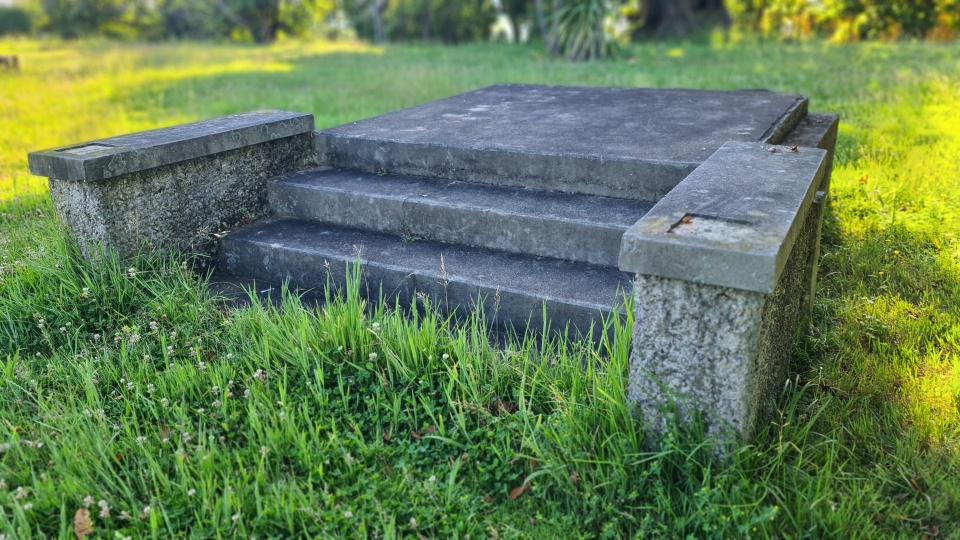 Archaeological sites are protected by law. Image: LEARNZ.